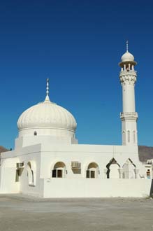 DXB Hatta - white mosque west of the access road to Hatta Town 02 3008x2000