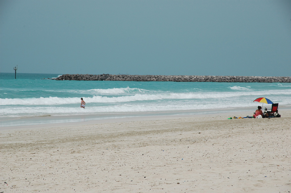 DXB Dubai Jumeirah Beach - white sandy beach near the Burj Al Arab Hotel 02 3008x2000