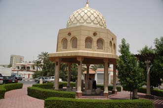 DXB Dubai Jumeirah Beach - Jumeirah Mosque ablution fountain facility for washing in the entryway 01 3008x2000