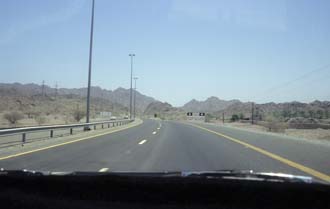 DXB Fujairah - highway from Dubai to Fujairah on Omani territory with Hajar mountains 01 5340x3400