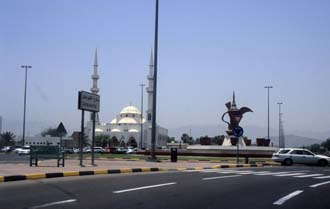 DXB Fujairah - mosque and Coffee pot roundabout with Corniche Road 5340x3400