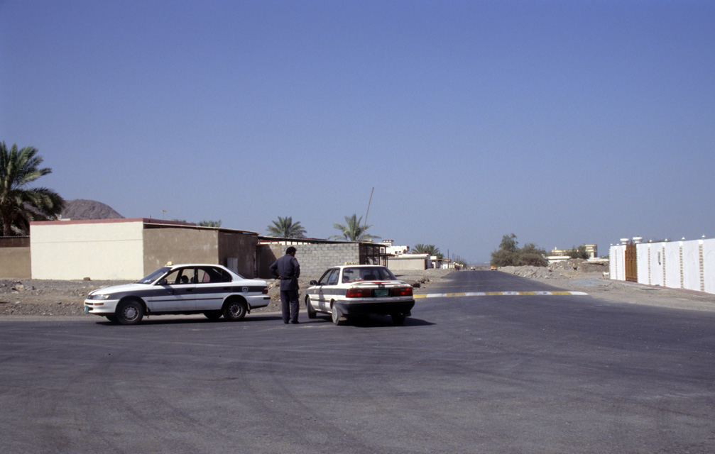 DXB Ras Al-Khaimah - asking road directions somewhere between Dibba and Ras Al-Khaimah 5340x3400