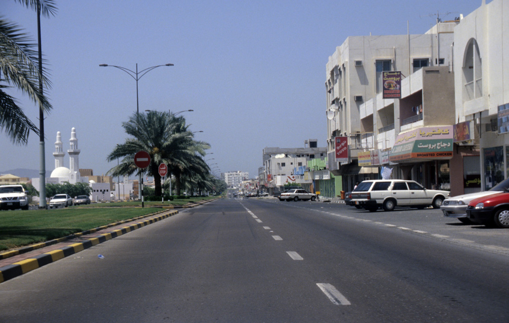 DXB Khor Fakkan - street in the city center 5340x3400