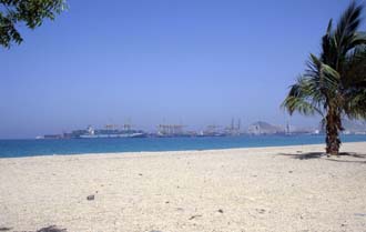 DXB Khor Fakkan - pretty beach with port 01 5340x3400